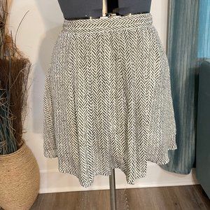 Large Old Navy Green and Cream Patterned Flowy Mini Skater Skirt